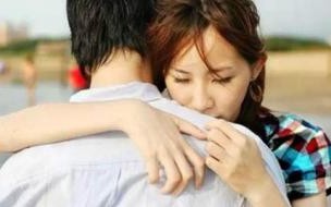 我喜欢上了隔壁班的一个女同学怎么才能接接近她 怎样才能接近深爱的城